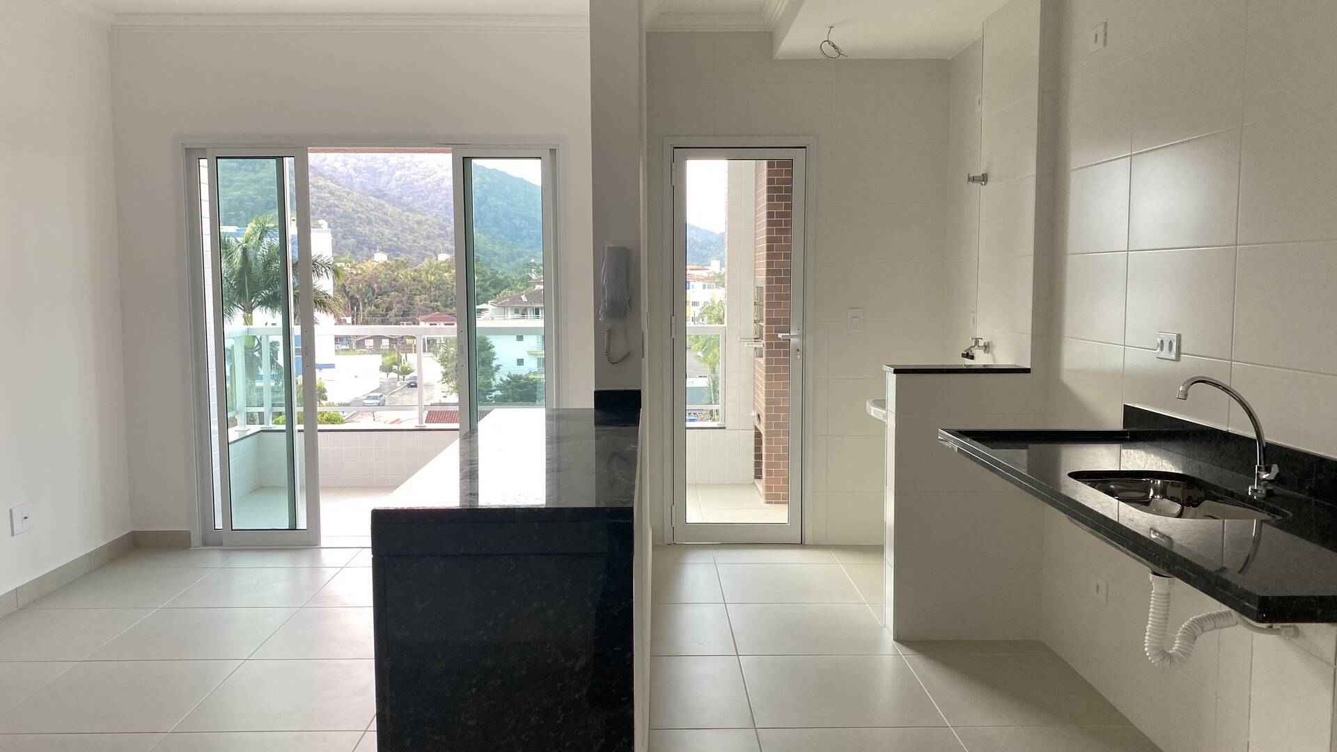 Apartamento à venda com 2 quartos, 67m² - Foto 3