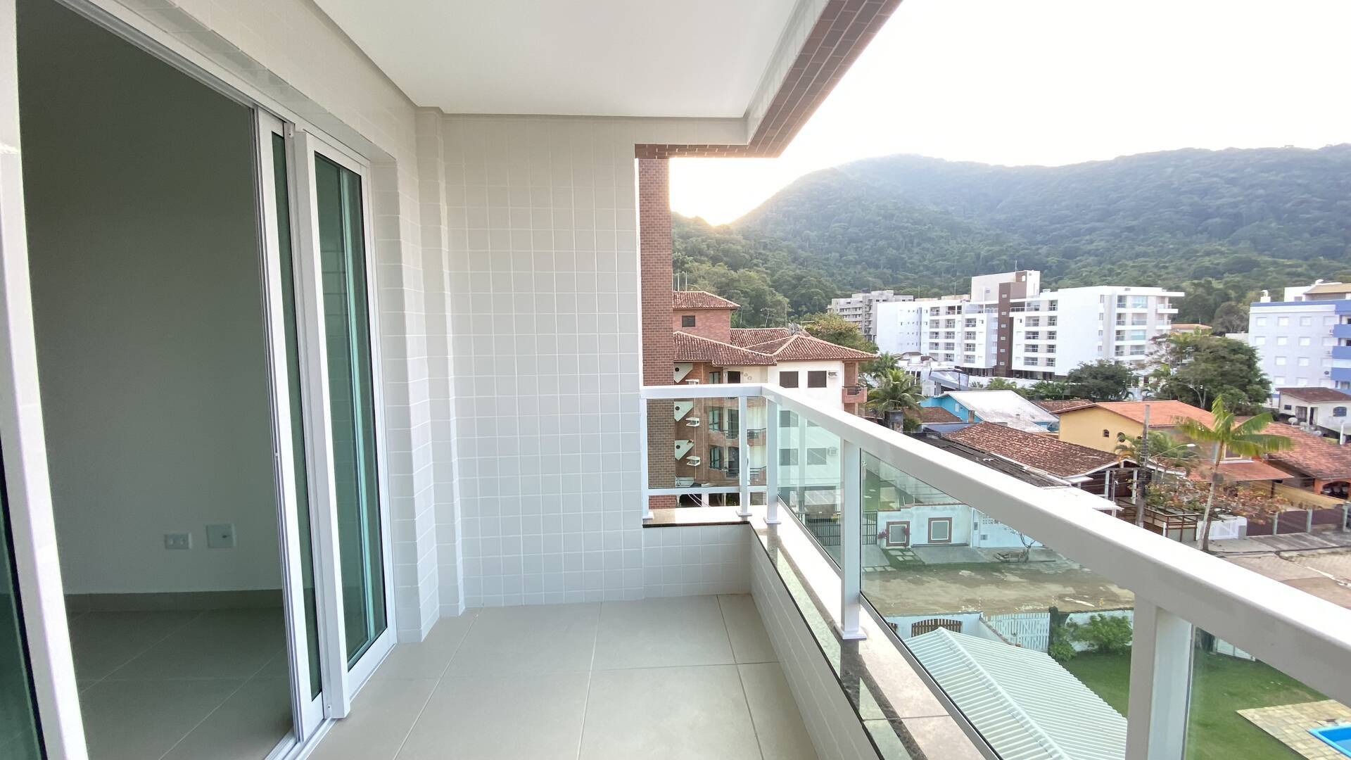 Apartamento à venda com 2 quartos, 67m² - Foto 2