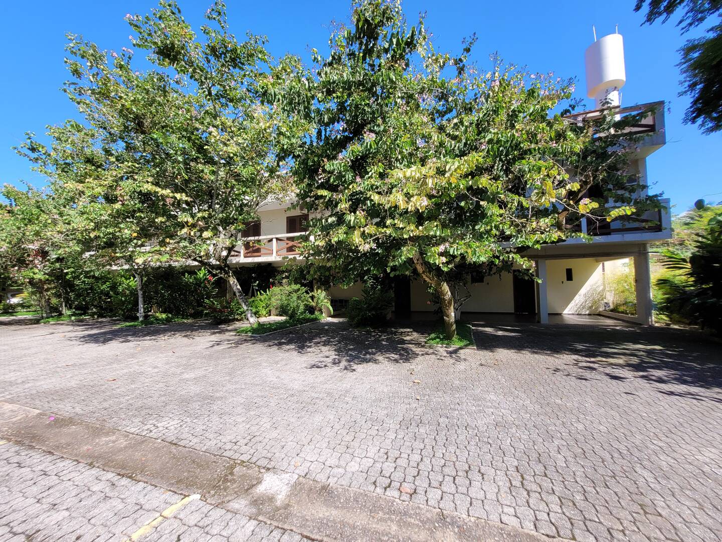 Casa à venda com 3 quartos, 200m² - Foto 1