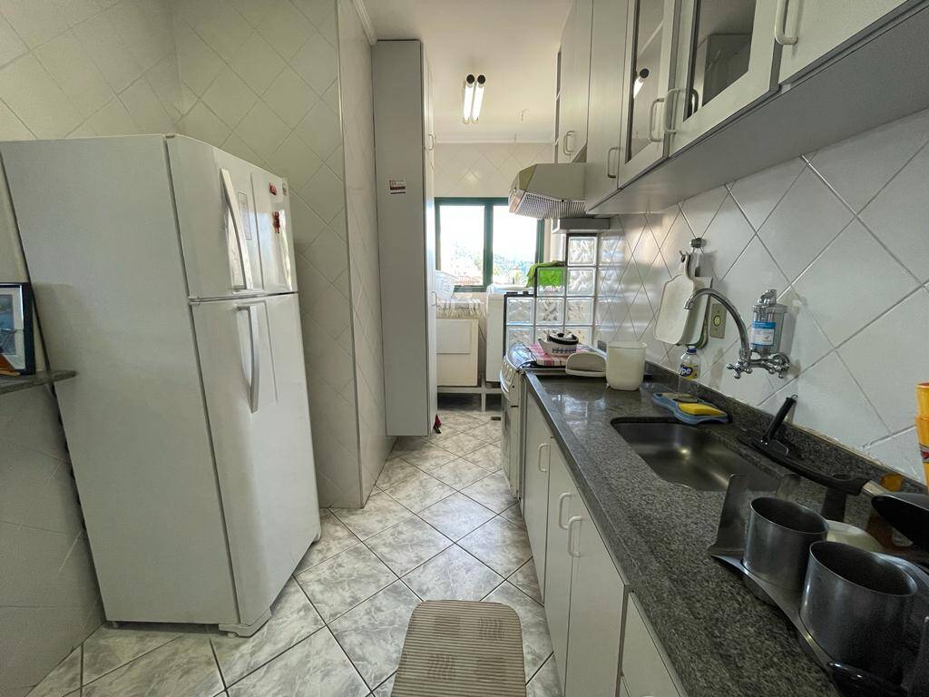 Apartamento à venda com 2 quartos, 70m² - Foto 3