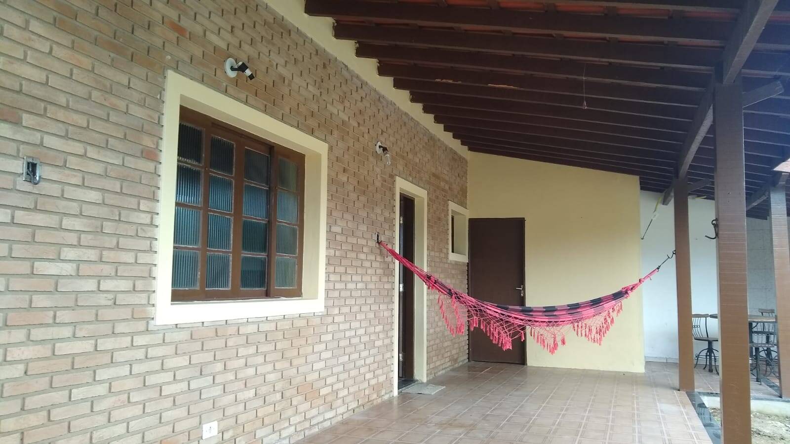 Casa à venda com 2 quartos, 210m² - Foto 1