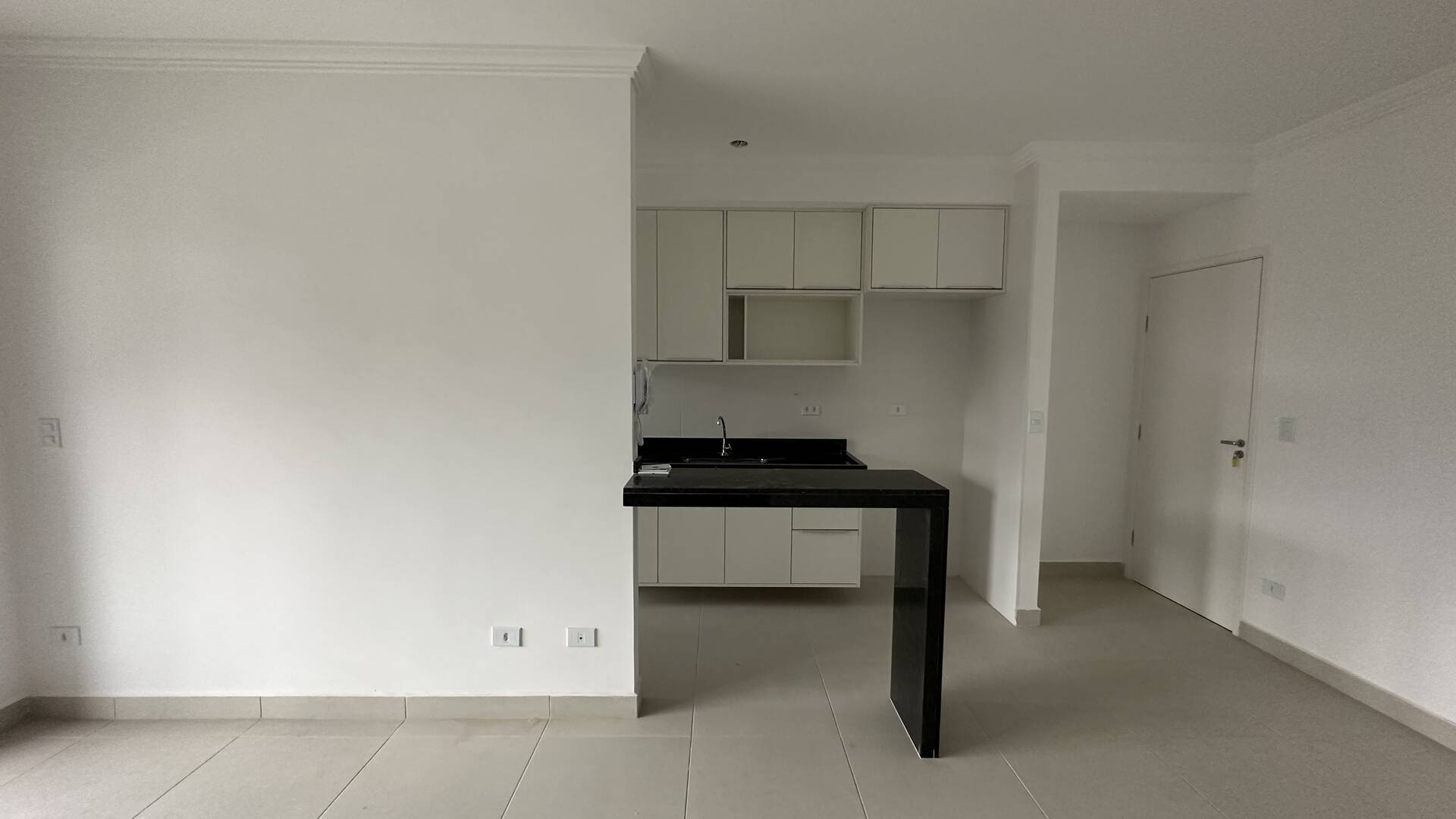 Apartamento à venda com 2 quartos, 68m² - Foto 2