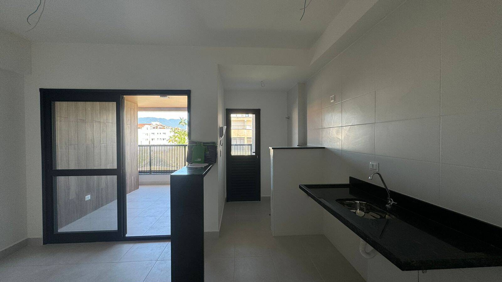 Apartamento à venda com 2 quartos, 75m² - Foto 11