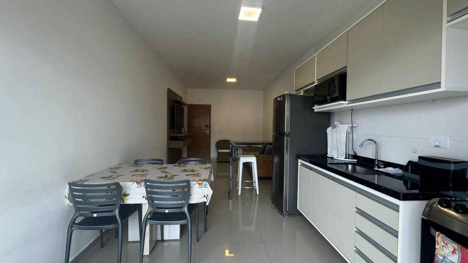 Apartamento à venda com 2 quartos, 72m² - Foto 2