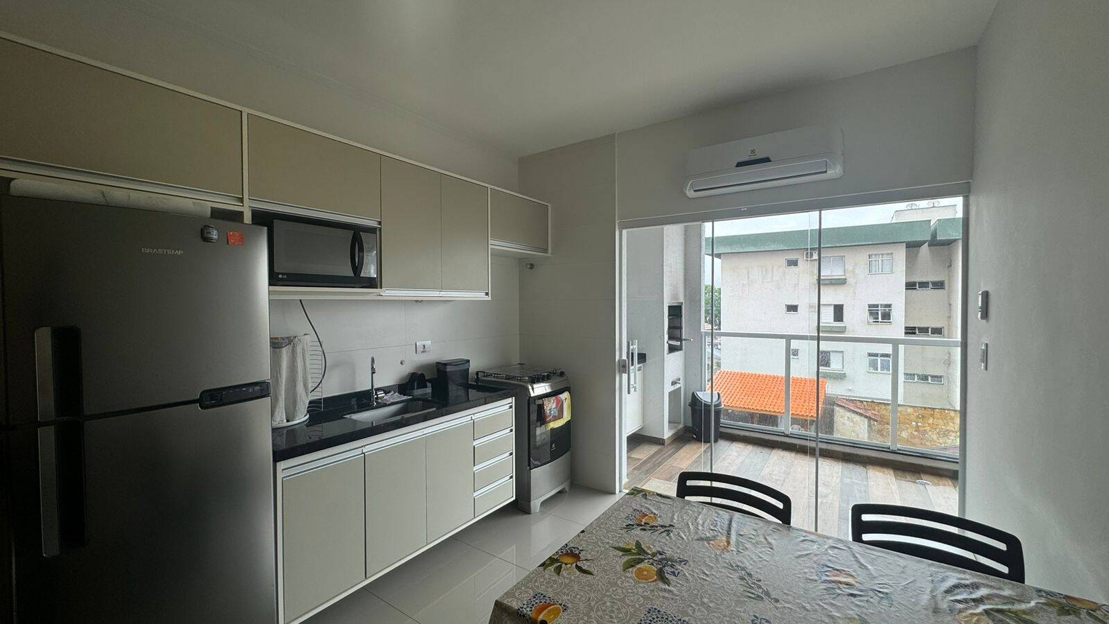 Apartamento à venda com 2 quartos, 72m² - Foto 3